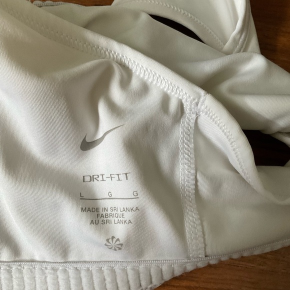 Nike Black and White Sports Bra with Moisture-Wicking Fabric - Picture 5 of 6